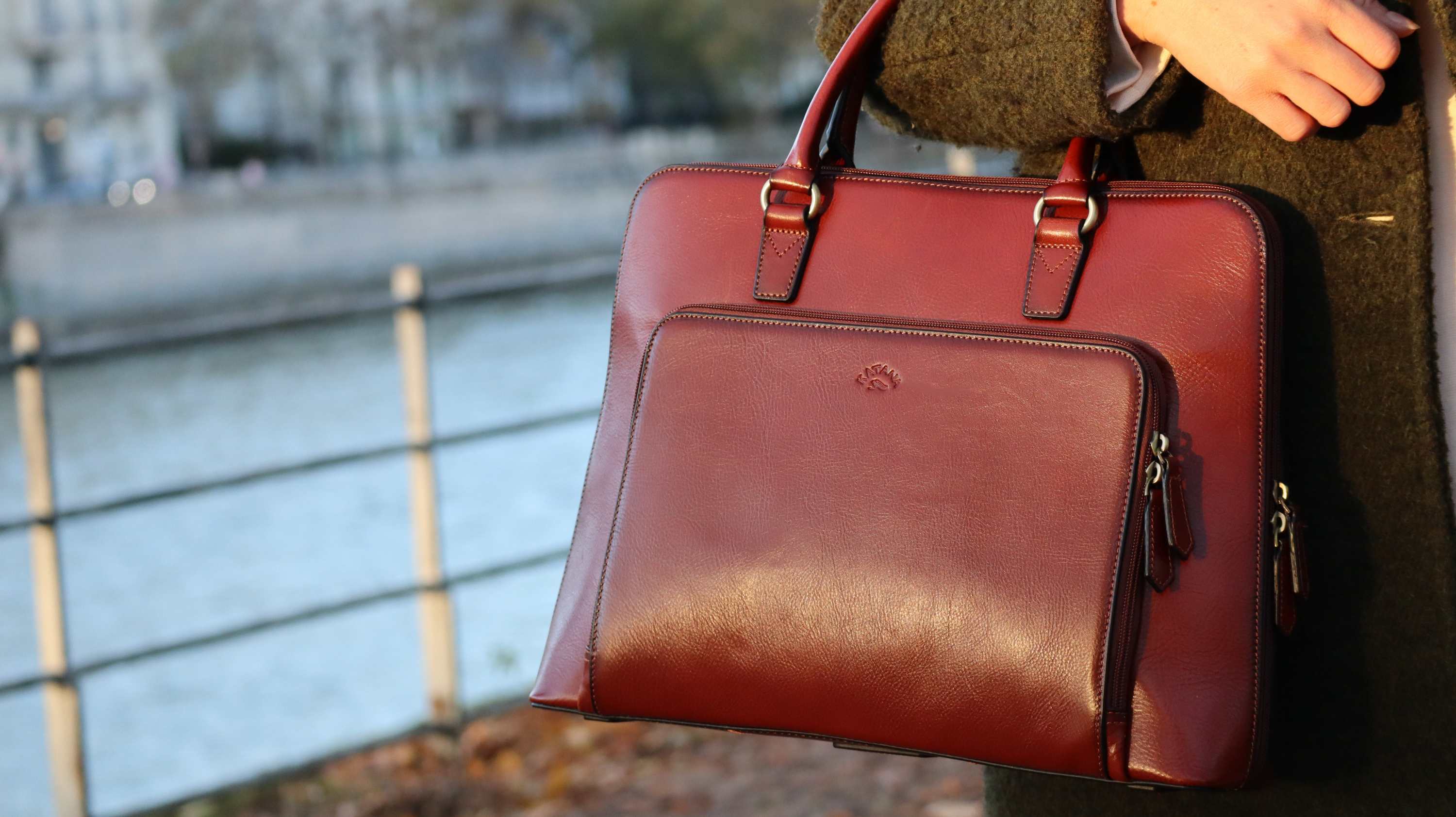 Sac à main en cuir pour femme Katana Firenze - vue porté sous le bras 