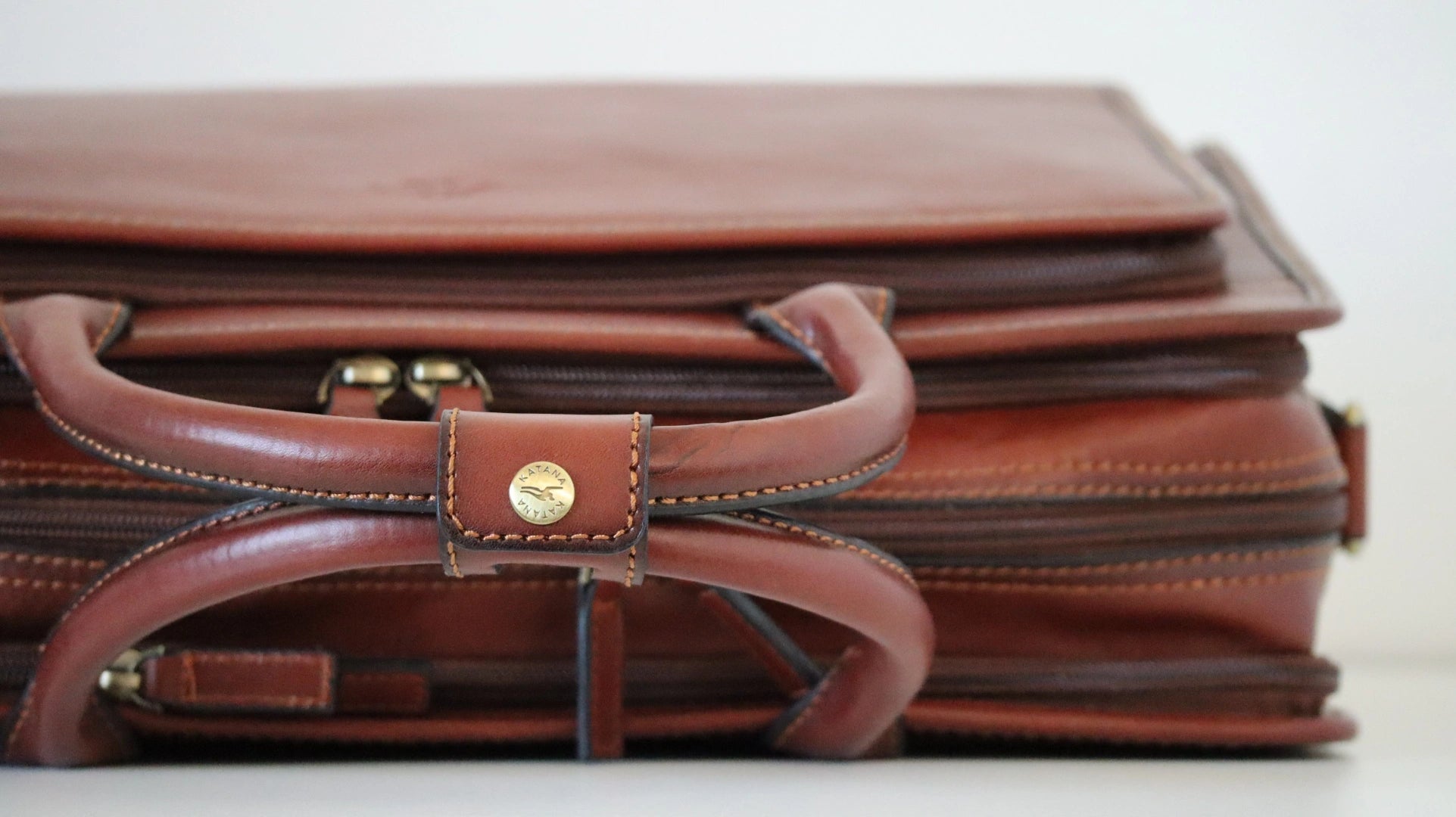 Cartable en cuir Pc et A4 pour homme Katana 31044 - vue des poignées de portage 