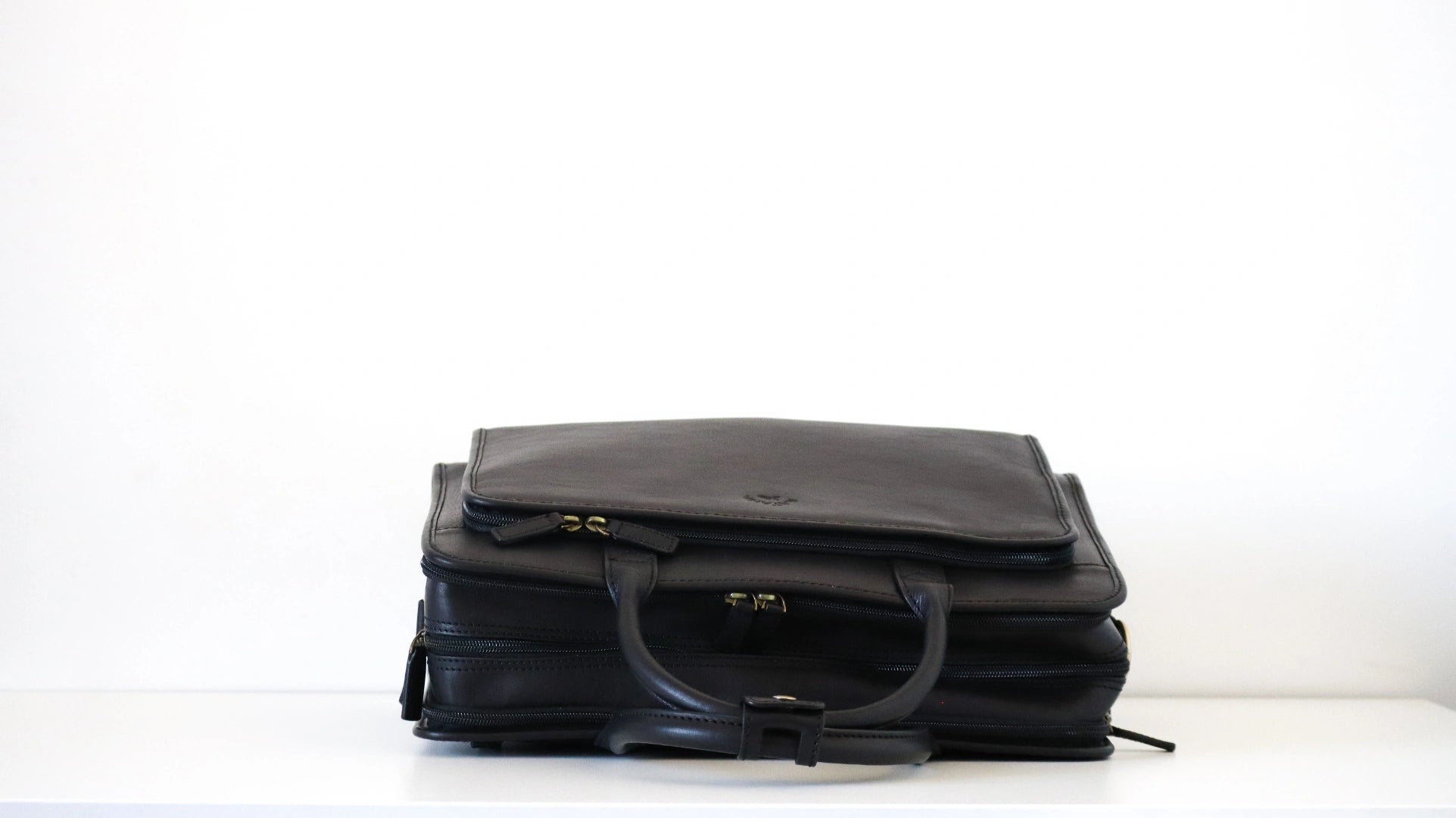 cartable en cuir noir pour ordinateur  katana 31044- vue détail poignées de portage 