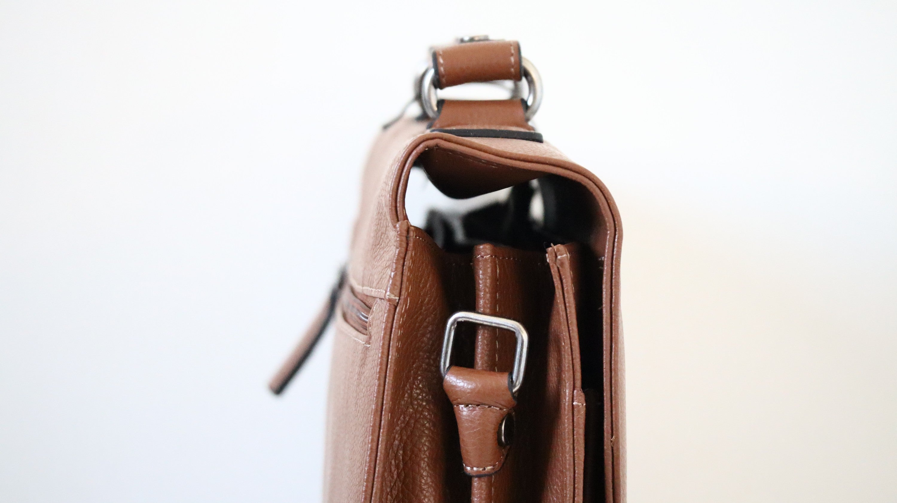 porte documents cuir marron katana 69327 - vue de détail compartiments